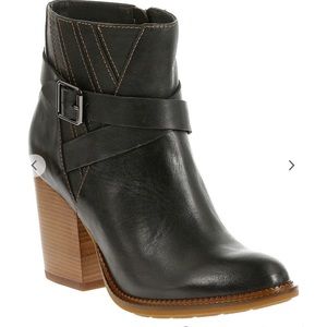 Hush Puppies block heel ankle boots - size 6